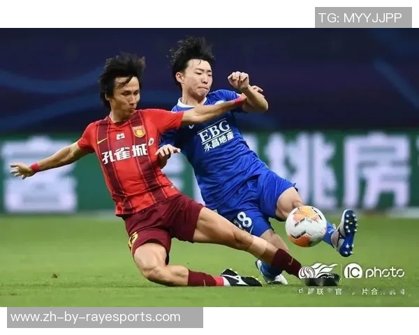 韩国足球队背心球星风采展示：他们如何在赛场上展现激情与实力